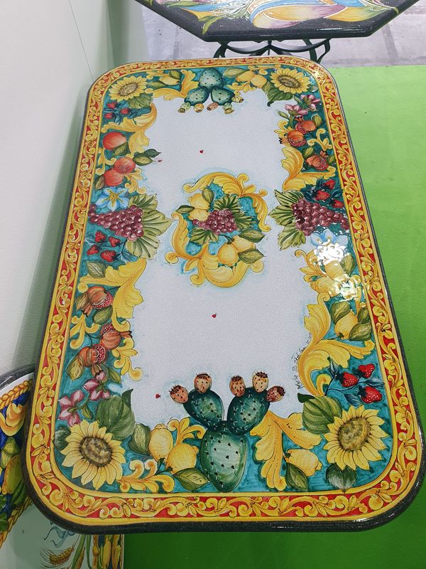 TAVOLO IN PIETRA LAVICA RETTANGOLARE CON ANGOLI SMUSSATI CERAMIZZATO                            MISURE 140 X 80 X H 75