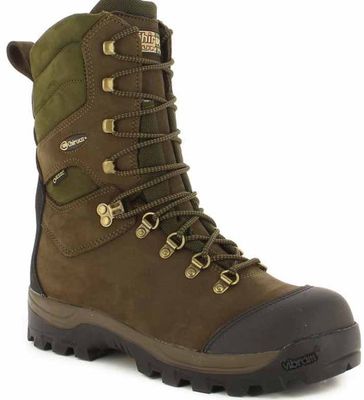 Waterproof Gore-Tex hunting boots for cold weather and rough terrain