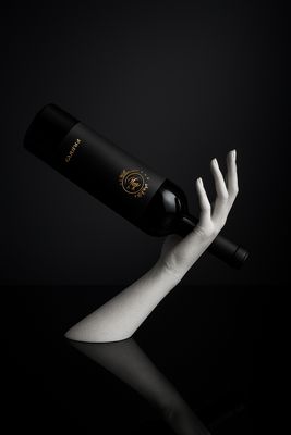 Weinflaschenhalter - Elegante Hand