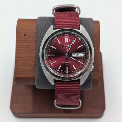 Seiko ACTUS Dag & Datum automatisch horloge bordeaux