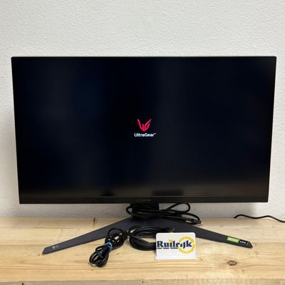 LG UltraGear 32GQ850-B QHD 240Hz 32 inch Gaming monitor RGB