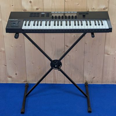 Native Instruments Komplete Kontrol S49 MK2 MIDI Controller