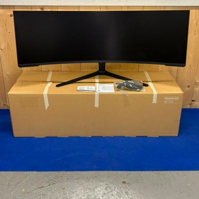 Samsung Odyssey G9 S57CG952NU 240Hz Mini LED 57 inch monitor