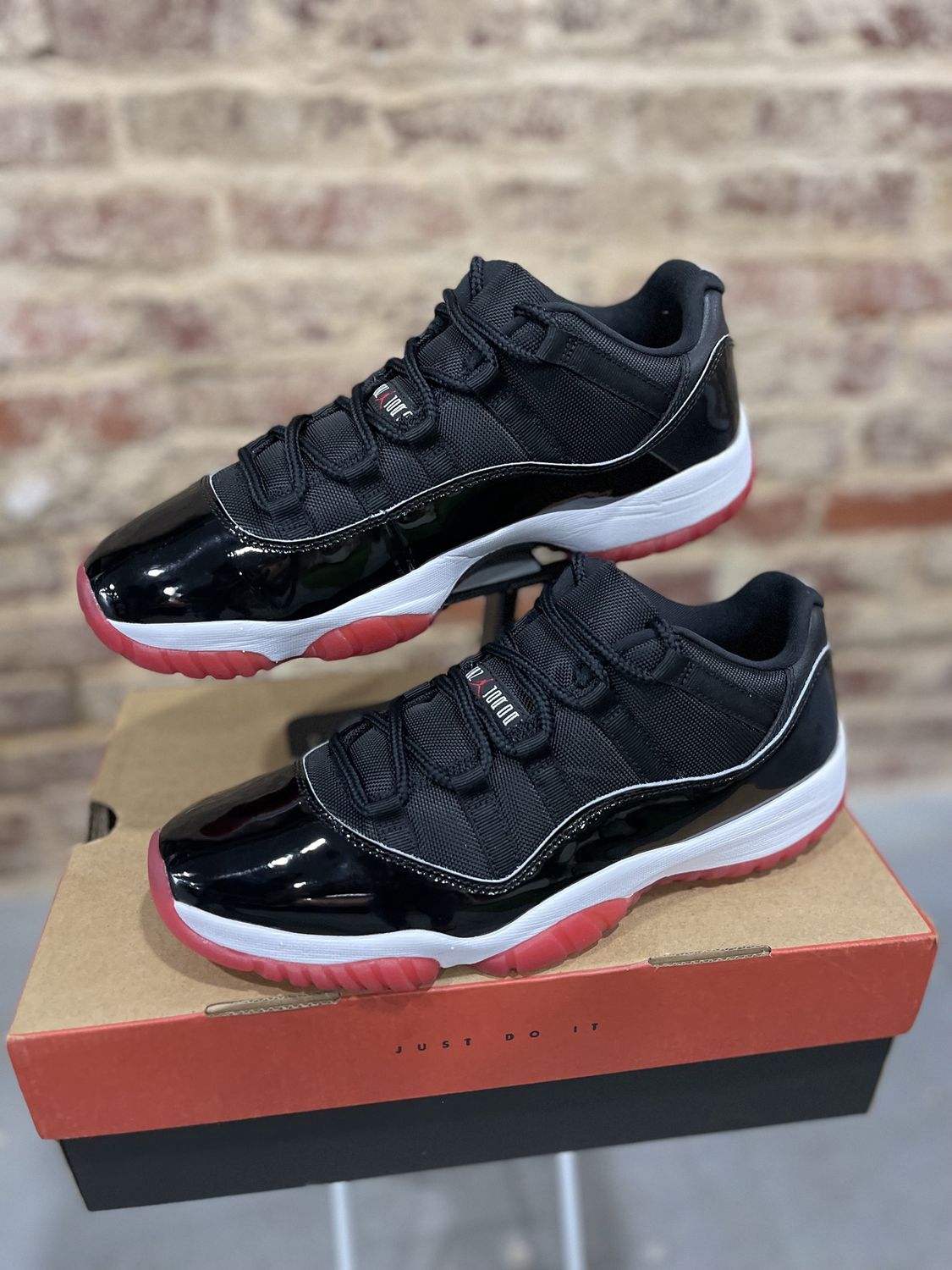 Preowned Jordan 11 Retro Low Bred