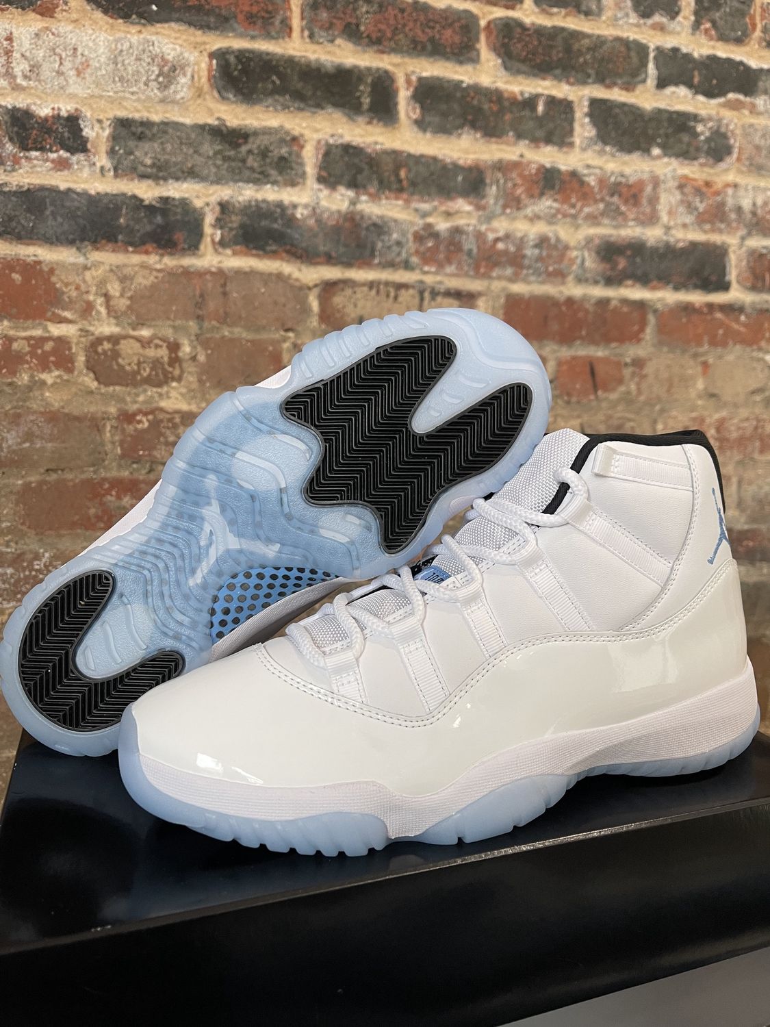 Jordan 11 Legend Blue Preowned