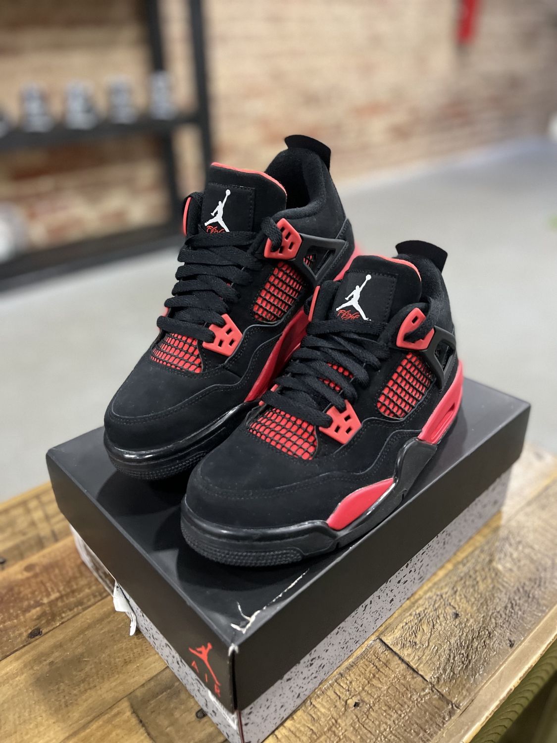 Preowned Jordan 4 Retro Red Thunder (GS)