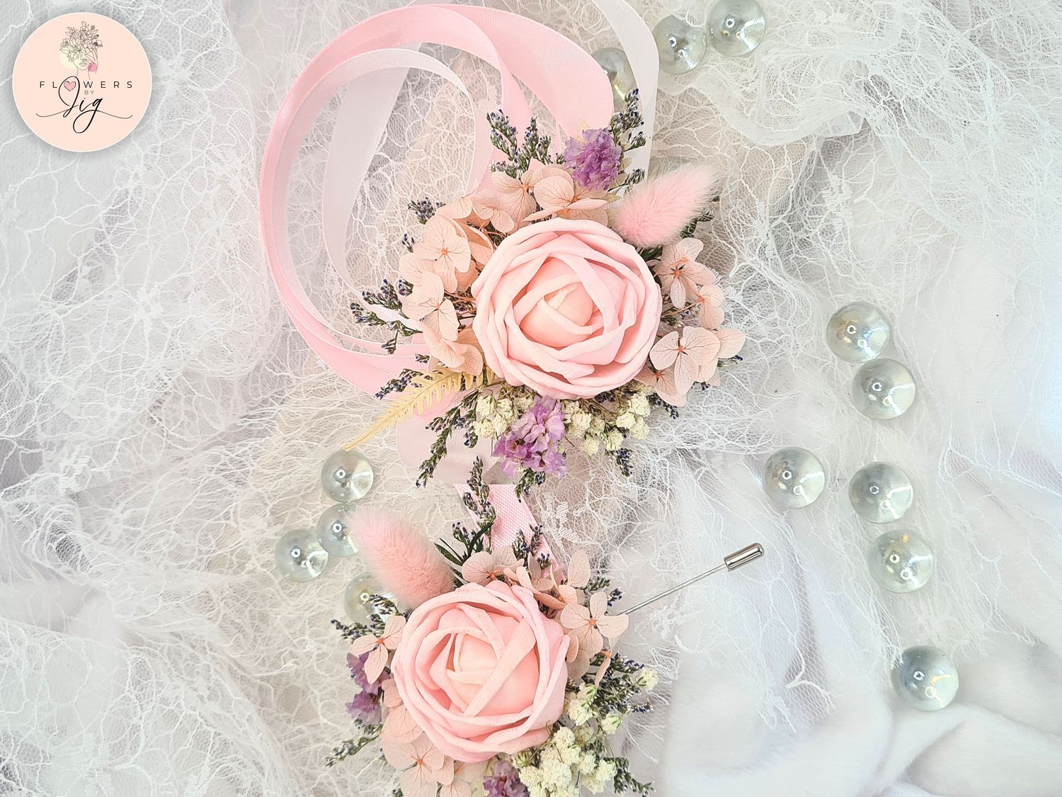 Elevate your style with our Handcrafted Sola Wood Pink Rose Corsage/Boutonniere Set. Featuring dried caspia, gypsophila, and rustic meadow grass, it’s adorned with pink and white ribbons, making it perfect for weddings, proms, and formal occasions