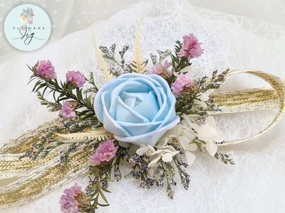 Eco-Friendly Wedding Corsage: A stunning wrist corsage with baby blue sola wood rose, dried fern, hydrangea, caspia, statice, and glitter ribbon. Ideal for bridesmaids and guests at boho weddings