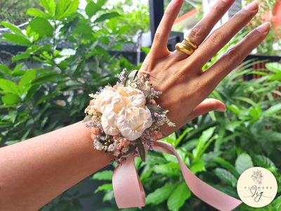 Eco-friendly Sola Wood White Peony Boutonniere and Wrist Corsage Set. Features durable sola wood flowers, statice, gypsophilia, and dried leaves. Ideal for weddings, proms, and special occasions. Long-lasting keepsake with satin ribbon.