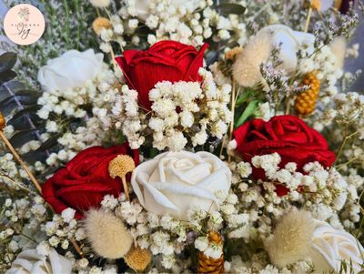 Elegant White &amp; Red Sola Wood Rose Bouquet with dried flowers including gypsophilia and rabbit tail. Customizable with various colors and ribbon. Eco-friendly and long-lasting, ideal for bridal parties and gifts.