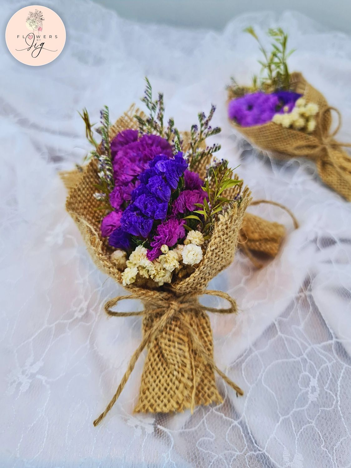 Mini Bouquet with Dried flowers wrapped in Burlap, fitted with magnet backing, personalized note, own plastic box, Perfect small gift