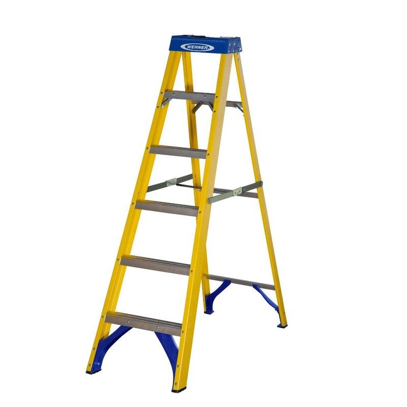 Werner Trade Fibreglass Swingback Step Ladder 6 TREAD