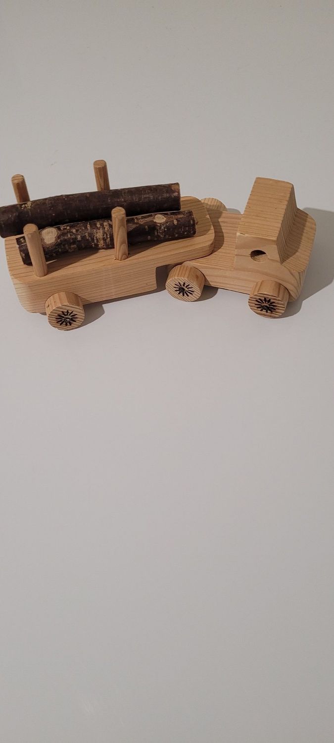 Camion porte grumes