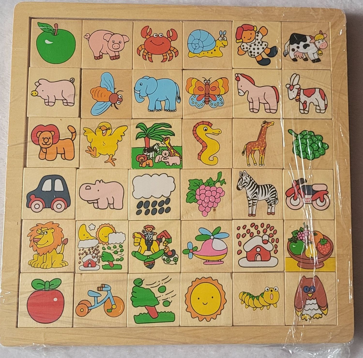 plateau d'images en bois