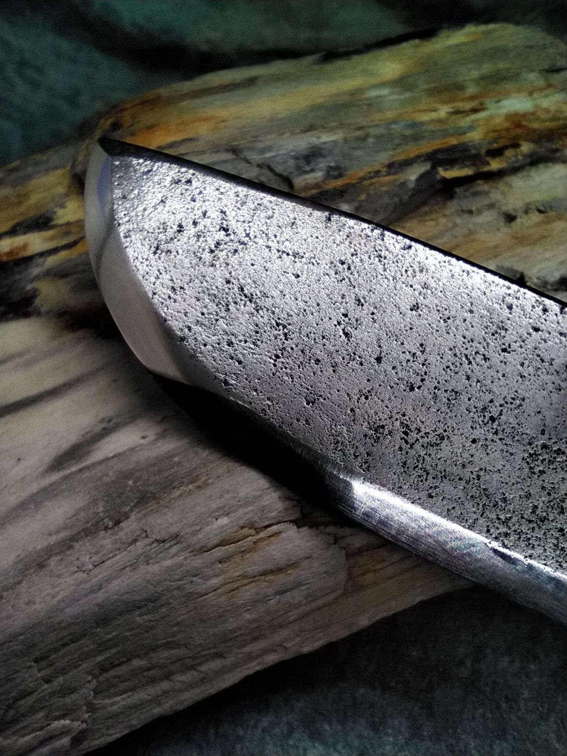 High Carbon Steel and Shed Caribou ntler Eskimo Knife