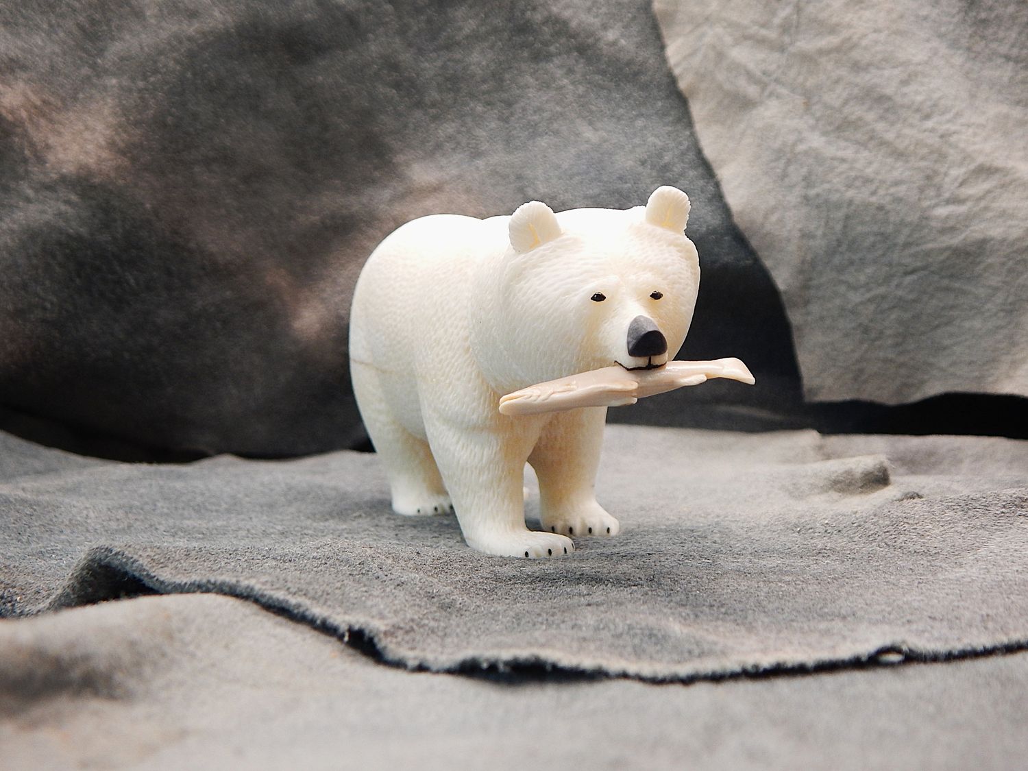 Textured Walking Grizzly with Fish