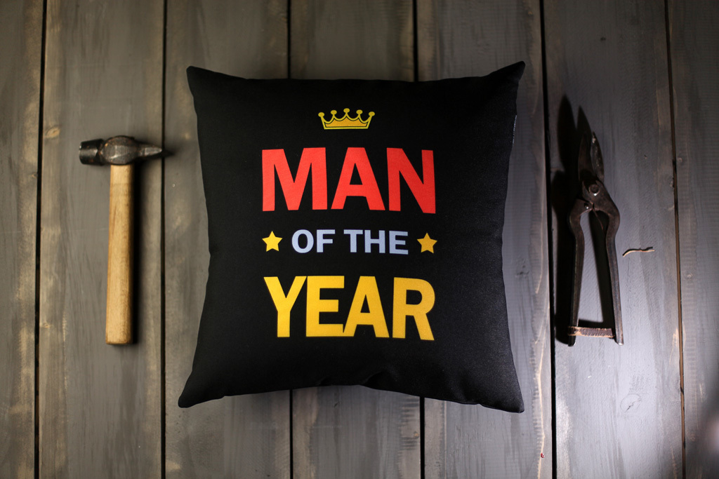 Подушка с принтом 40х40 см Man of the year Подушка с принтом 40х40 см Man of the year