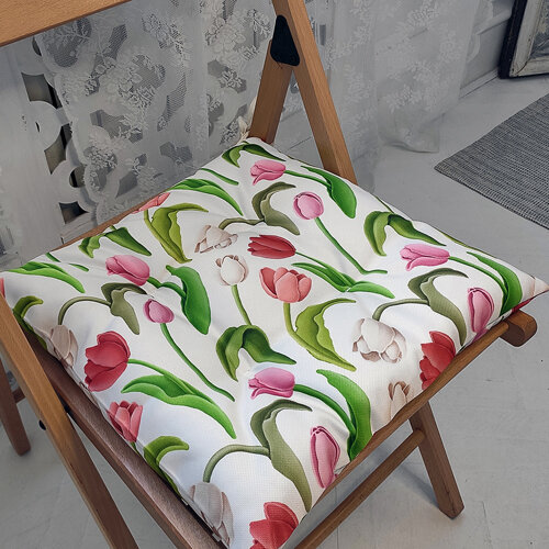 Подушка на стул с завязками Тюльпаны