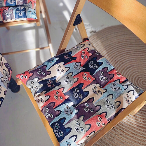 Подушка на стул с завязками Коты