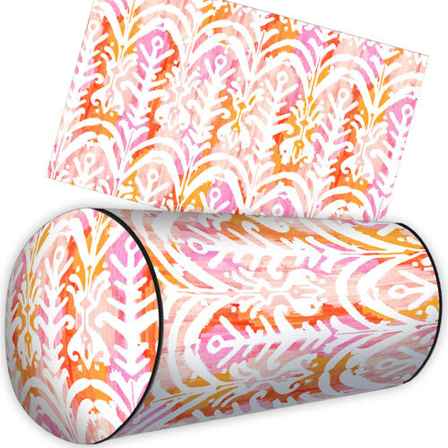 Подушка валик Белый узор на оранжево-розовом размытом фоне