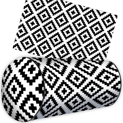 Подушка валик Чорний геометричний ромб на білому фоні