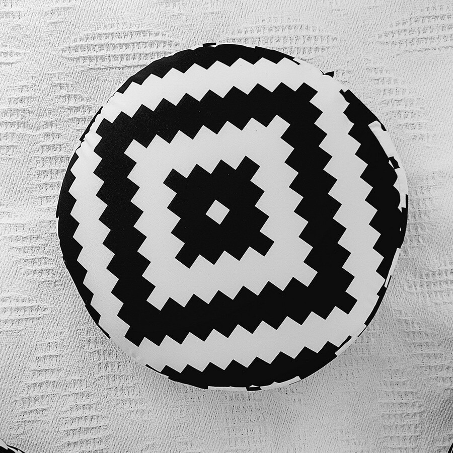 Подушка круглая Чёрно-белый геометрический ромб