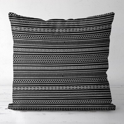 Подушка с принтом 50х50 см Черно-белый линейный орнамент