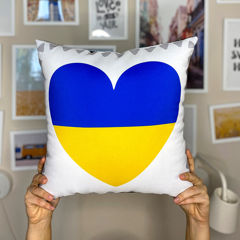Подушка з принтом 40х40 см З Україною в серці