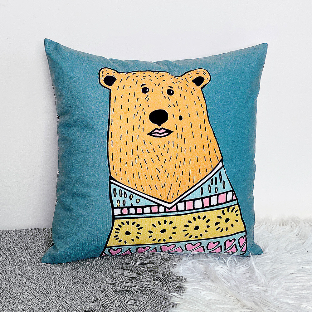 Подушка для дивана 45х45 см Ведмідь в светрі
