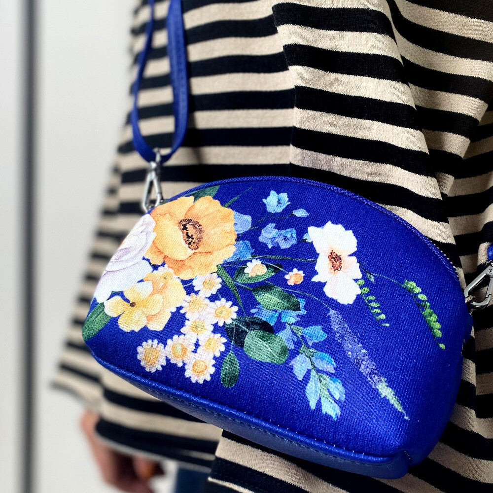 Маленькая женская сумочка Coquette Полевые цветы на синем фоне