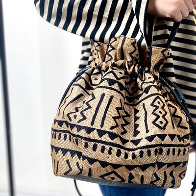 Жіноча сумка-мішок Torba Орнамант на коричневому фоні