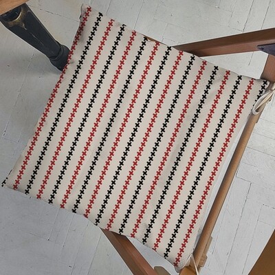 Подушка на стул с завязками Линии с крестиков
