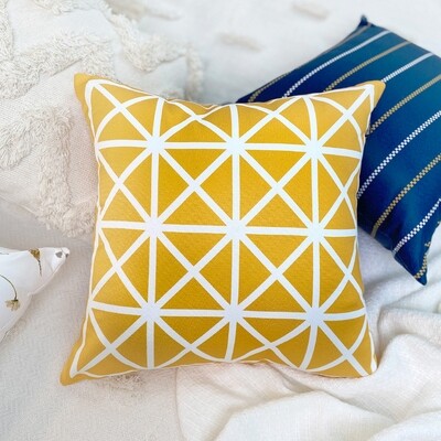 Подушка декоративная (Soft) 45x45 см Желтые треугольники