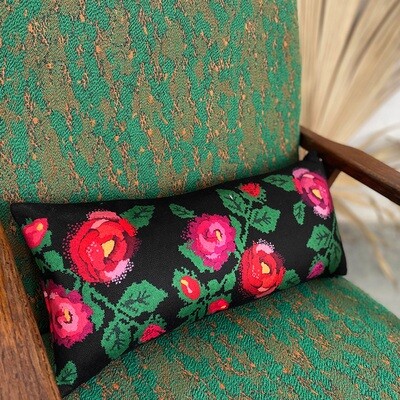 Подушка для дивану 50х24 см Троянди в стилі вишивки на чорному фоні