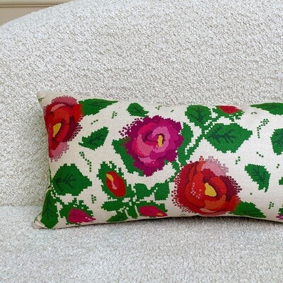 Подушка для дивана (бархат) 50х24 см Розы в стиле вышивки на светлом фоне