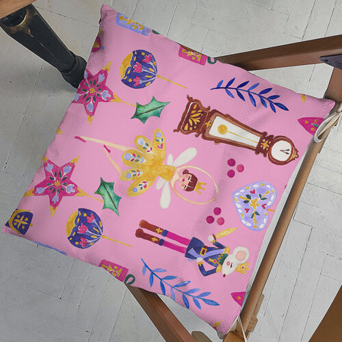 Подушка на стул с завязками Щелкунчик на розовом фоне