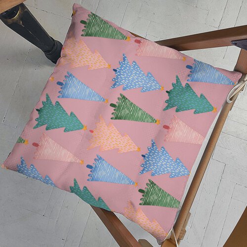 Подушка на стул с завязками Ёлки на розовом фоне
