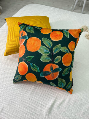 Подушка для дивана 45х45 см Апельсины на зеленом фоне