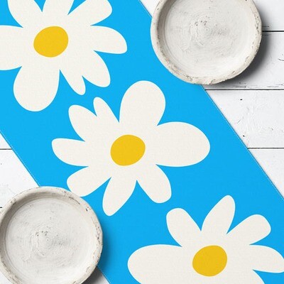 Доріжка на стіл (раннер) Білі квітки на блакитному фоні