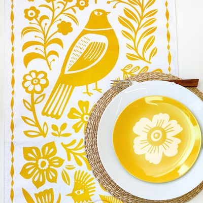 Доріжка на стіл (раннер) Птахи і квіти у жовтому кольорі