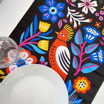 Доріжка на стіл (раннер) Птахи і квіти на чорному тлі