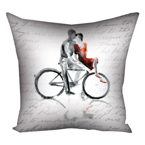Подушка з принтом 50х50 см Поцілунок на велосипеді
