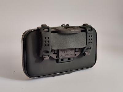 La funda universal montada sobre uno de nuestros soportes.