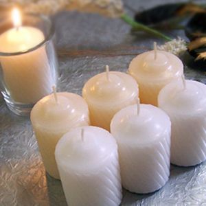 15-Hour Unscented Ivory Votive Candles (20/box)