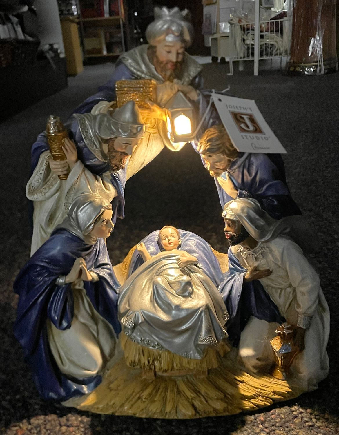 Lighted Arched Nativity  9"