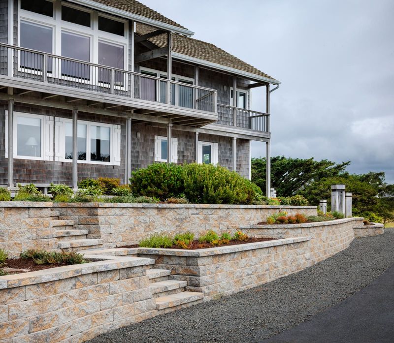 RETAINING WALL BLOCKS