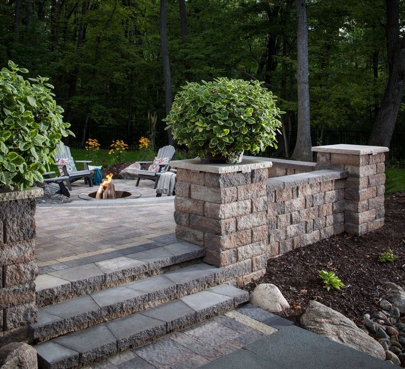 Highland Stone Wall - Freestanding and Retaining