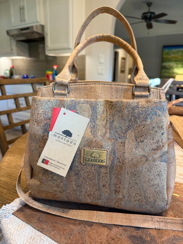 Classic handbag with shoulder strap c378
