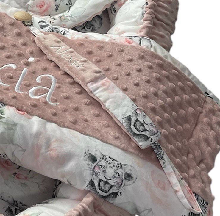 Attache tétine savane rose