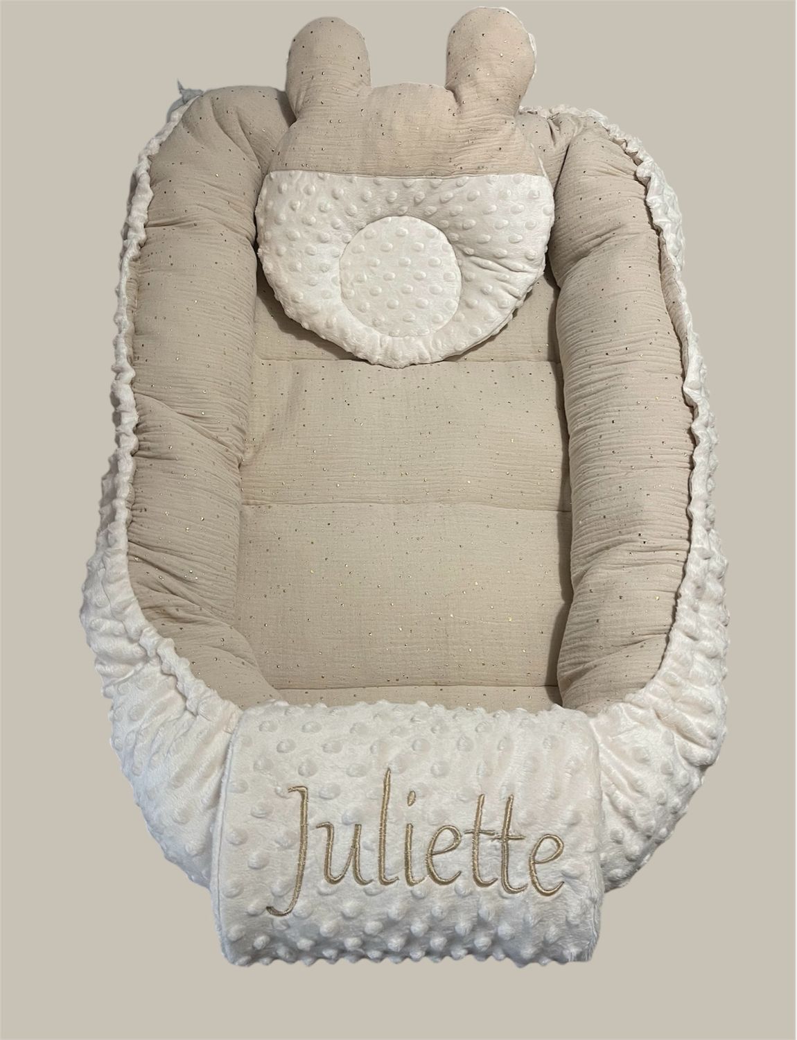 Cocon beige à pois doré